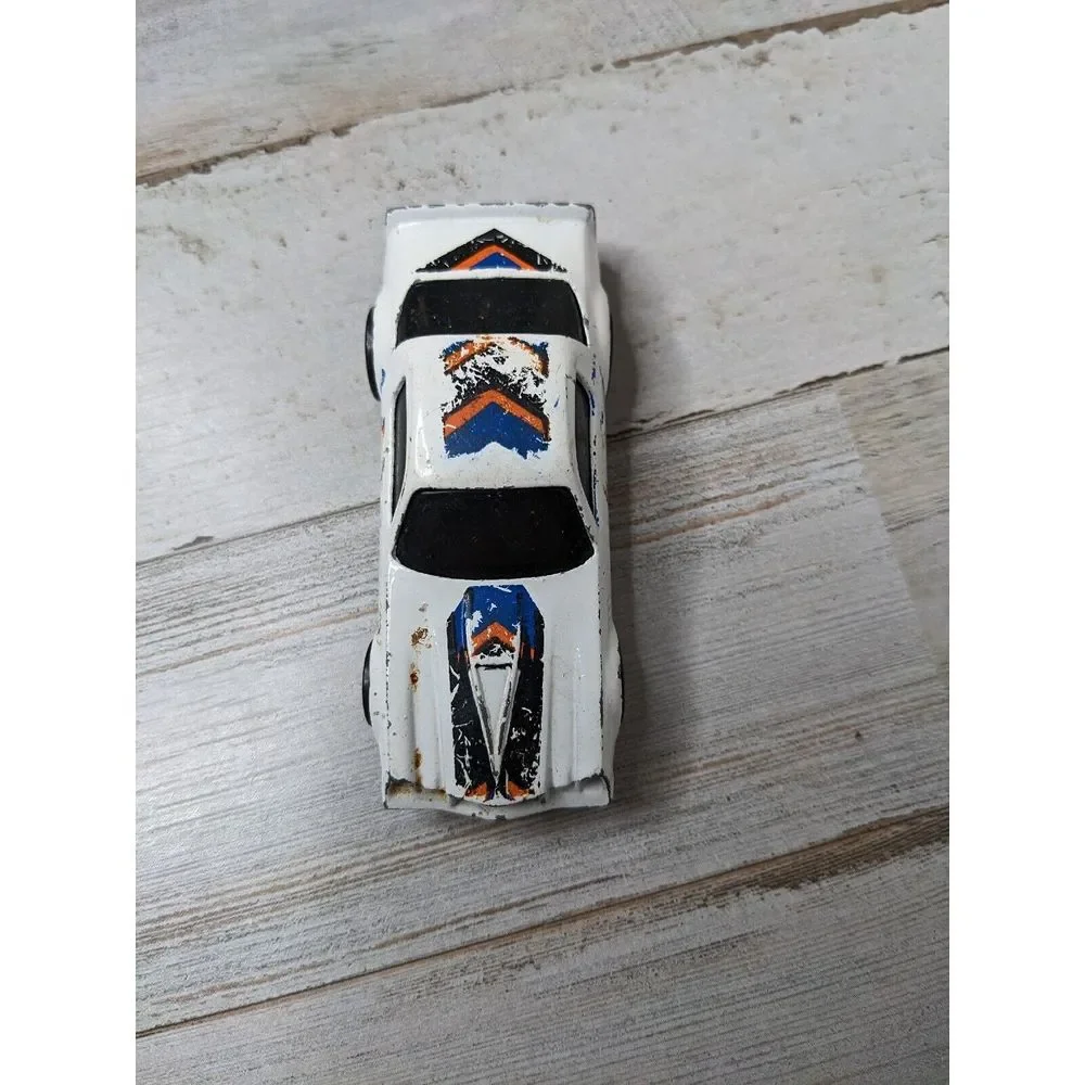 RARE‎ 1982 HOT WHEELS CAMARO Z28 WHITE WITH GOLD RIMS 1:64